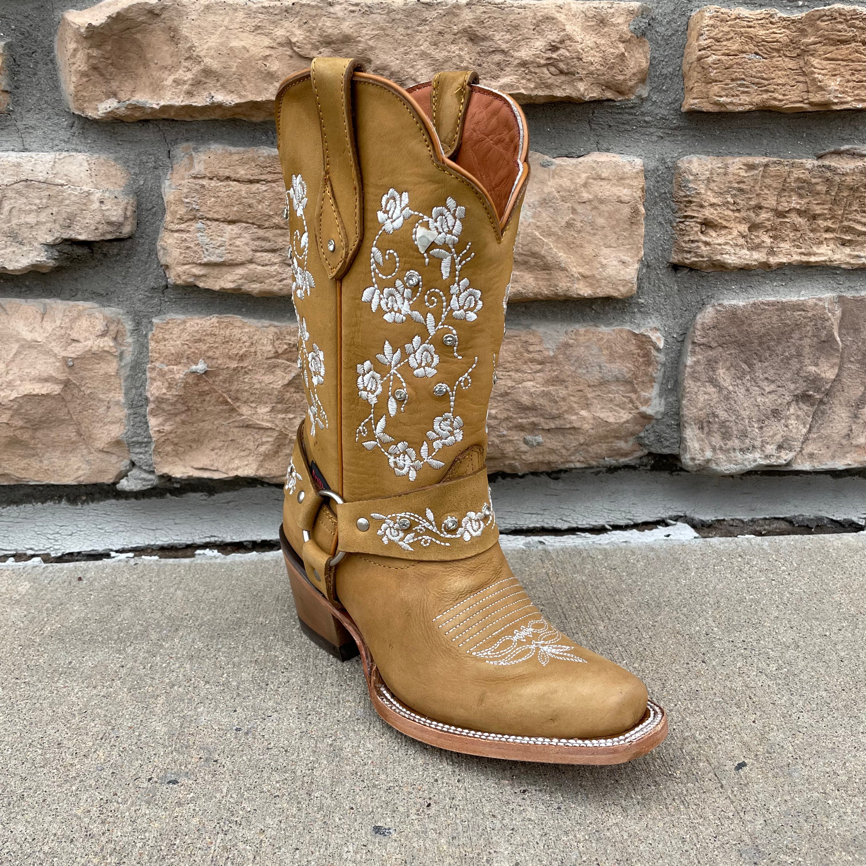 Women's Artillero Flower Embroidered Snip Toe