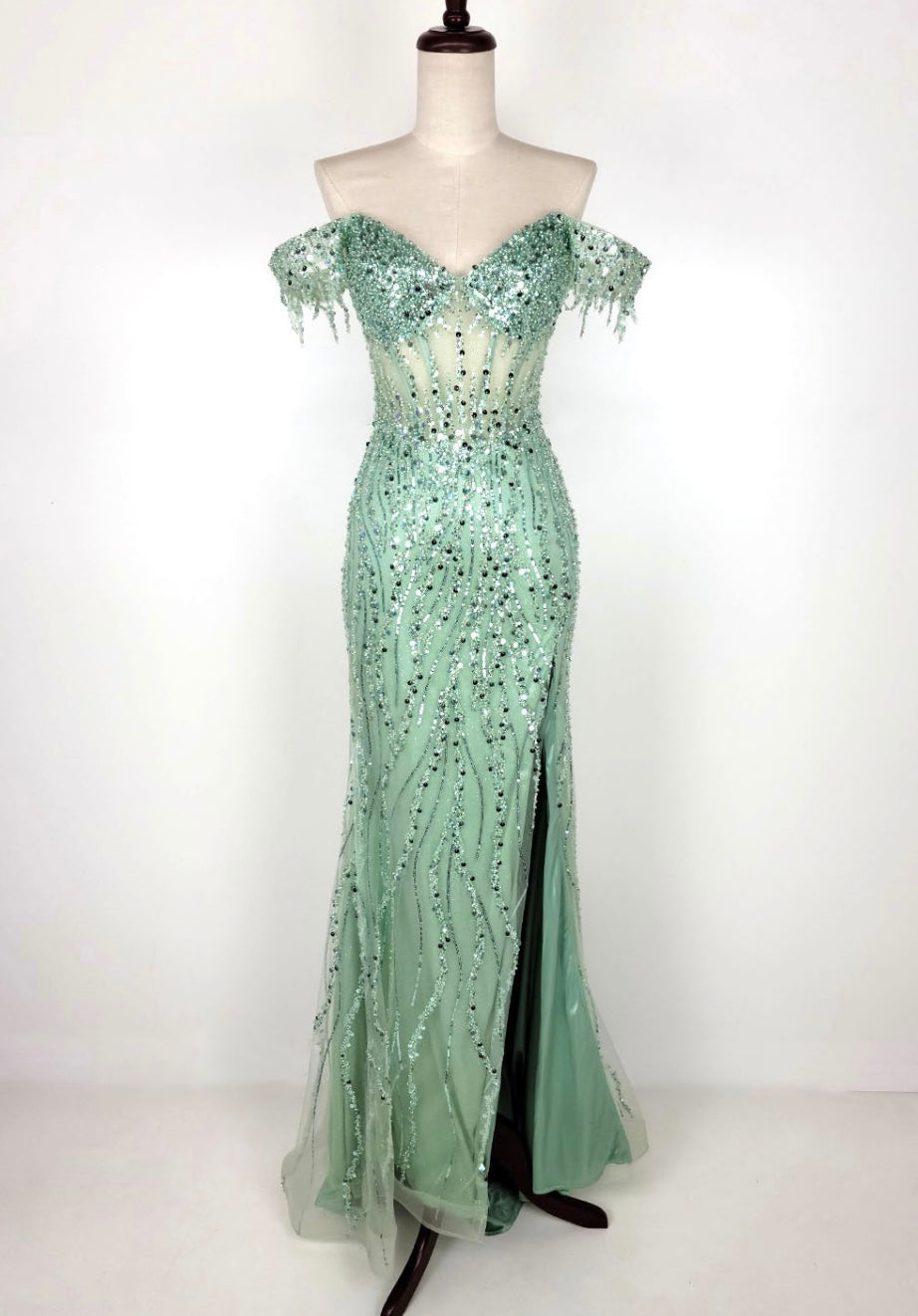 Chicas Evening Gowns C331